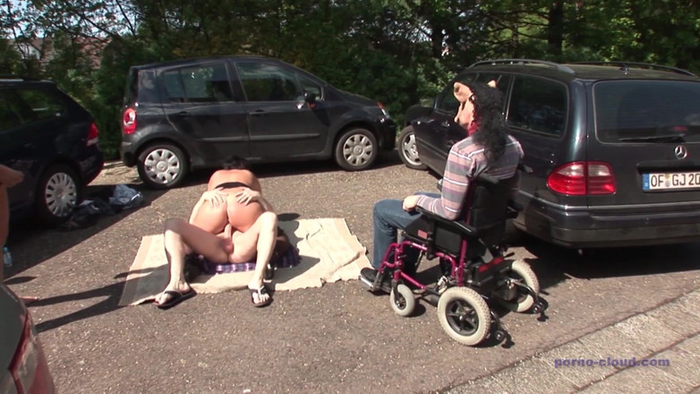 Porno Cloud: Gangbang al aire libre