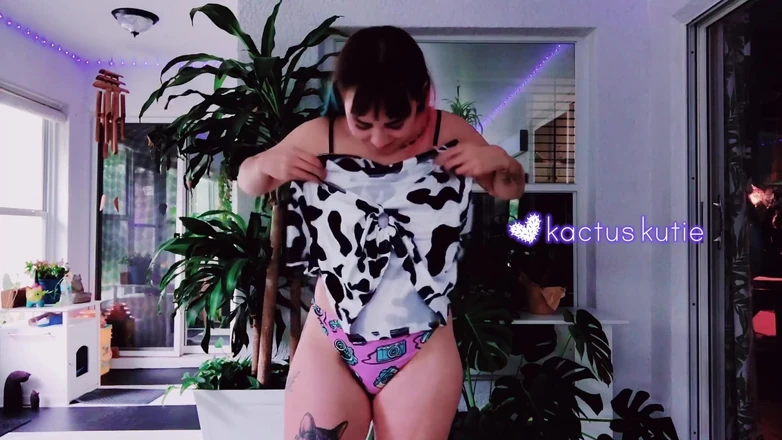 kactus kutie: Trying on kute klothes while it gets dark outside