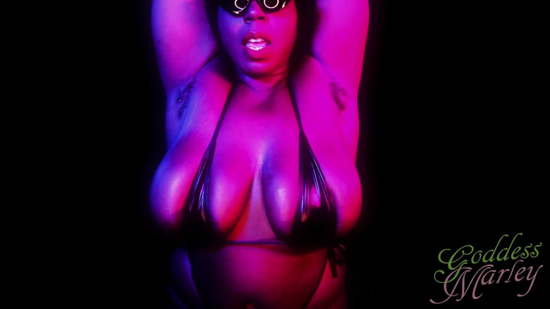 Goddess Marley: ブラックビキニ:ビッグ・ティティ・ティーラス