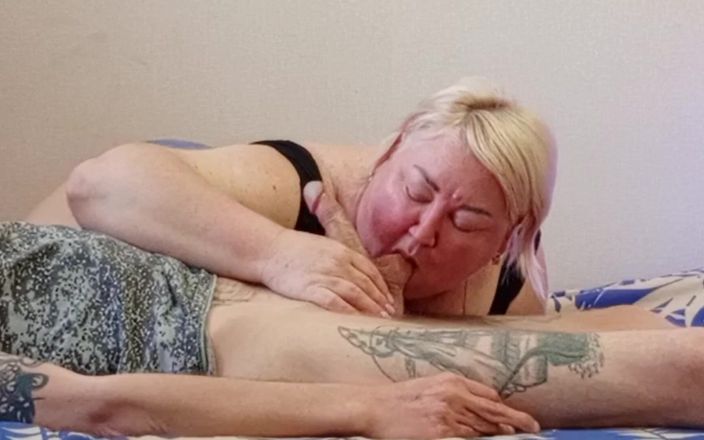 Zona901: Ma belle-mère me suce la bite jusqu’à ce que je...