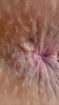 Een 19-jarige schat leerde anale close-ups te tonen