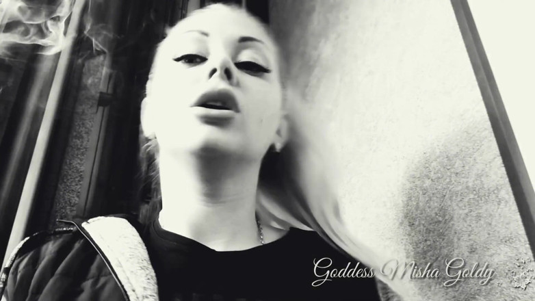 Goddess Misha Goldy: Całkowite palenie
