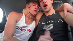 Amateur Guys Fuck: AGF：： 看我在优步里吸朋友的样子！