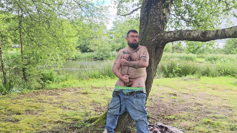 PoppaPig: Stříká medvěd v lese?