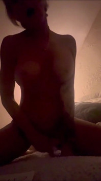 Solo stile della silhouette. Sexivix con la sua vibratrice! XXX