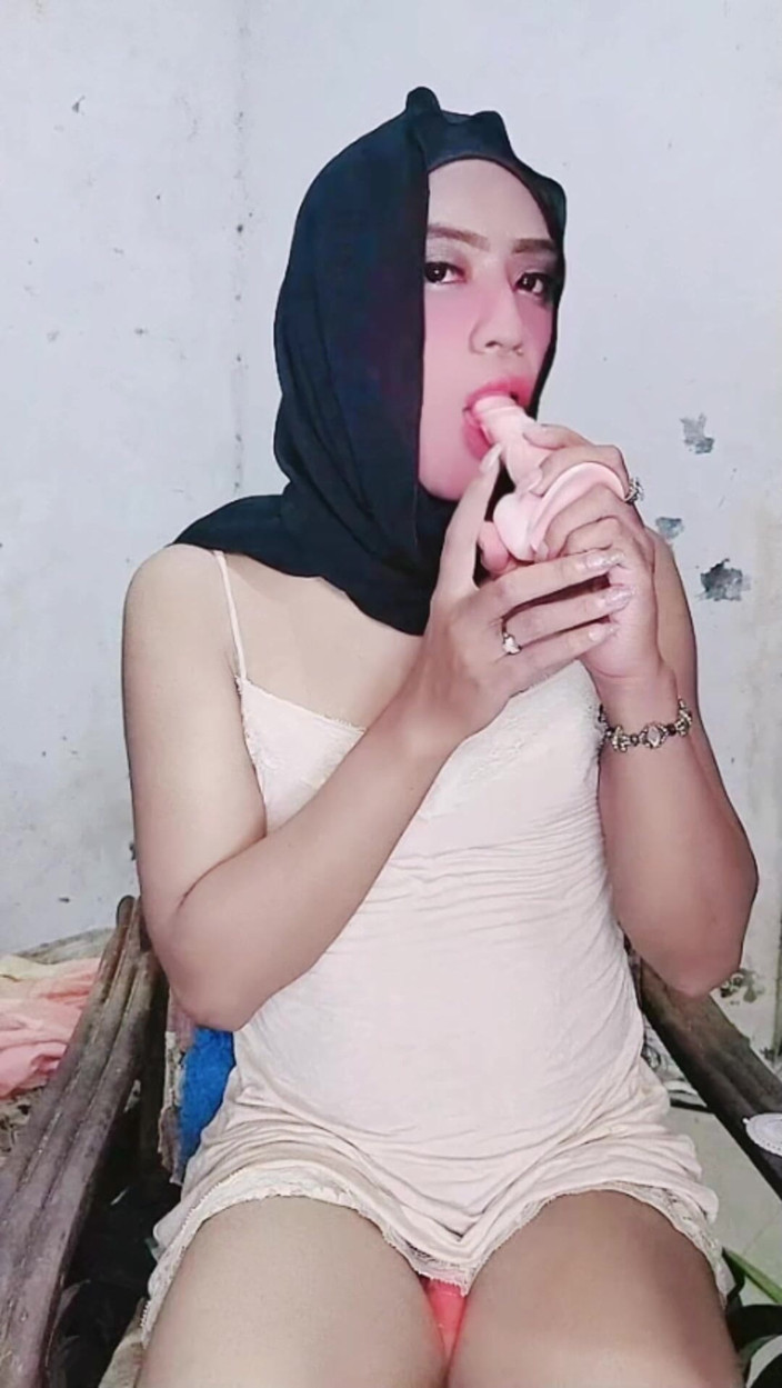 Millanujra: Latihan Deepthroat Serius Pertama Saya