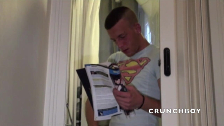 Crunch Boy: Atlan geneukt door xxl pik van hetero nieuwsgierige jongen