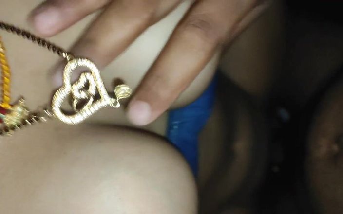 Gini272: Yeni Hintli Hintçe konuşan evli kadın anal sikişiyor