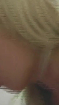 Napalona MILF pieprzy sąsiada