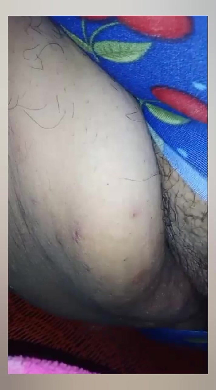 AventureGyK: क्षणों का संकलन जहां मेरी पत्नी उस अमीर मोटी और बालों वाली चूत में हस्तमैथुन करती है