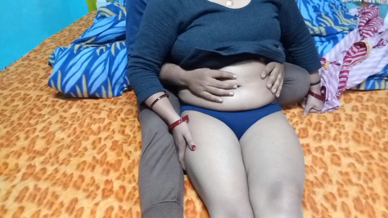 Rucku: Çok güzel Hintli kadın emiliyor.