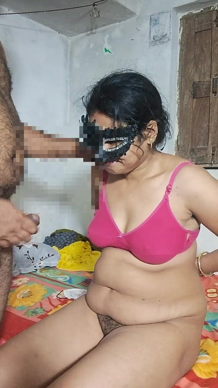 Sexfunlust: Geile Richa geneukt en kreeg sperma op borsten door huiseigenaar