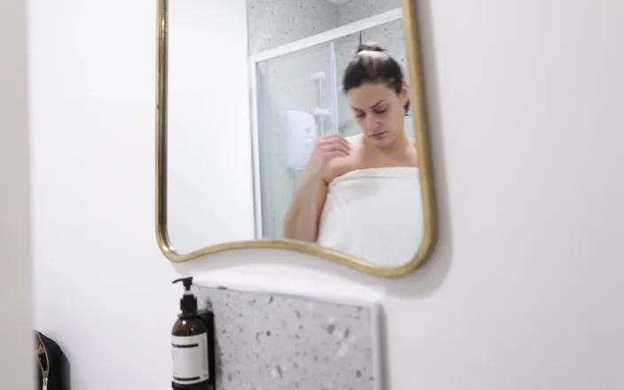 Countess diamond: Roommate Submissive - Watching Me in the Shower
