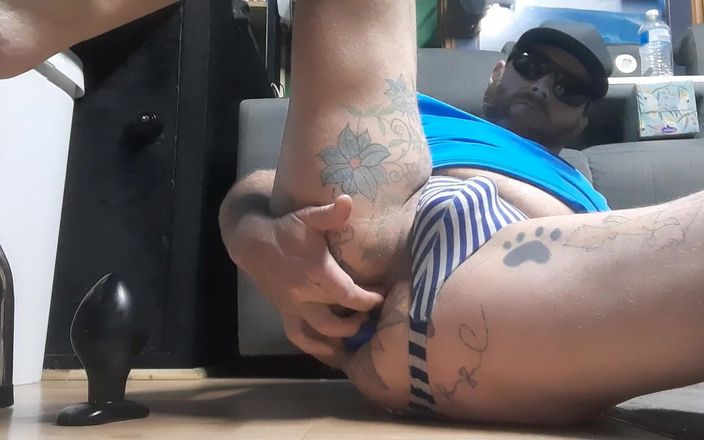 Ryan743: Il gay si incula con un toy
