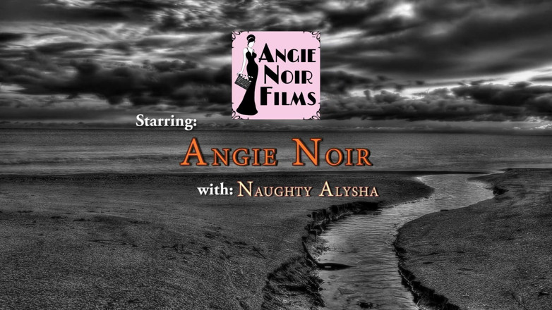 Angie Noir: Enorme strap-on per la matrigna con angie noir e la...