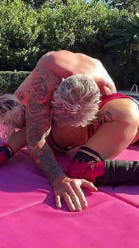 รองเท้าเย็ดกลางแจ้ง Tatiana Steele Vs Jay Spear