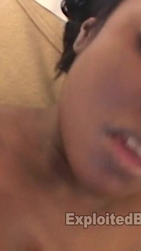 La prima volta di ebano fa il suo primo video in video con grande nero