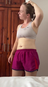 Entrenamiento caliente y sudoroso en el dormitorio