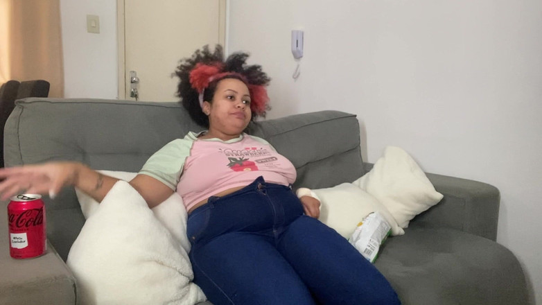 Cutiepiie Chubby: BBW pruttar och burping medan jag tittar på TV