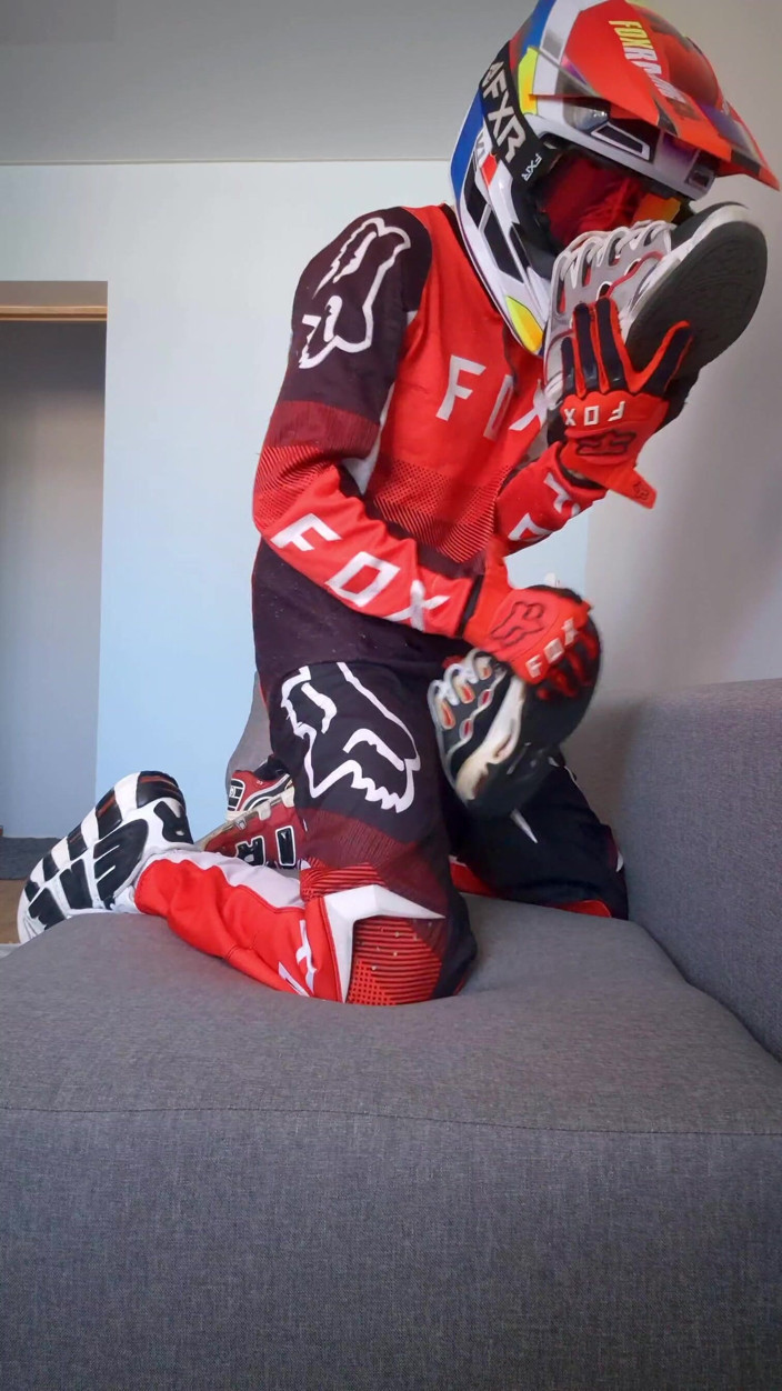 Sneakersmax98: I Put on Mxgear and Fuck My Osiris Sneakers