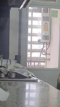 Üvey anne mutfakta sikiliyor, sadece hayranlar ağır çekimde, sakso