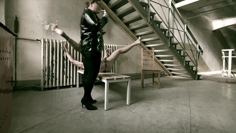 Mistress April: Dominatrix sahibe April - hücre 45 Nisan hapishanesi - bölüm 3