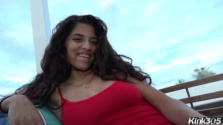 Alex Ace 305: La figlia dei vicini Gabriella lopez si fa mangiare la...