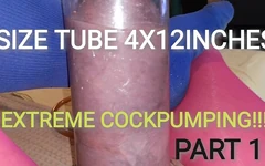 Pamer tabung itu untuk menunjukkan daging monsterku yang bengkak