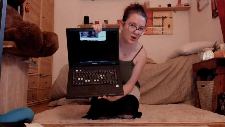 Italian Girl Pisses on Her Pc Filling It All up with Hot Yellow Pee (Nicoletta Fetish) Italian Girl Pisses on Her Pc Filling It All up with Hot Yellow Pee (Nicoletta Fetish)