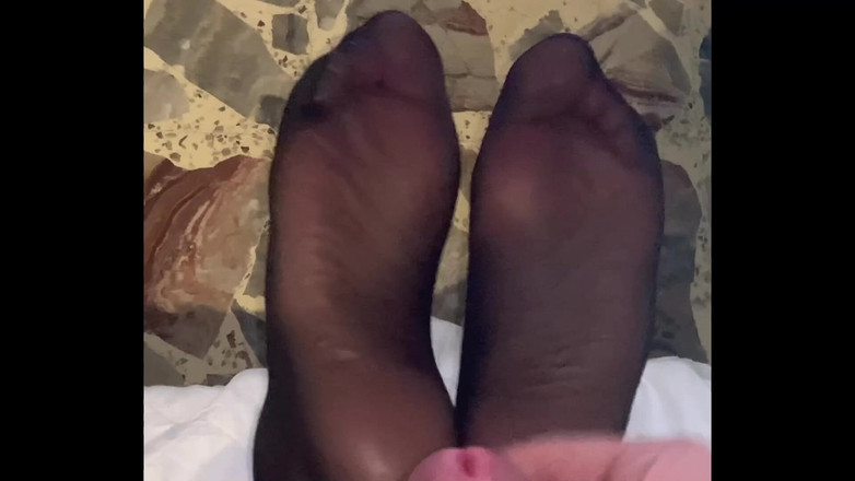 CoppiaCollant: Una super colección de semen en pantimedias y tacones
