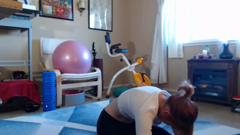 Aurora Willows: ท่าทางยืดเส้นยืดสายยามเช้าวันนี้