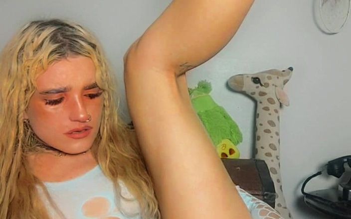 Moondrugz: 딜도 섹스의 대시와 함께하는 엉덩이 플러그 재미이 아름다운 날