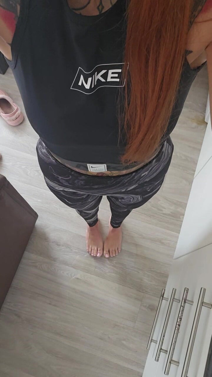 Yourfavecumslut: Đi tiểu tuyệt vọng trong quần legging tập thể dục...