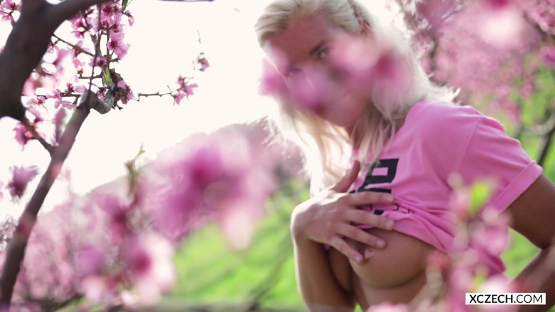 XCZECH: Sharon Körsbär - Blomstrande fitta - Premium