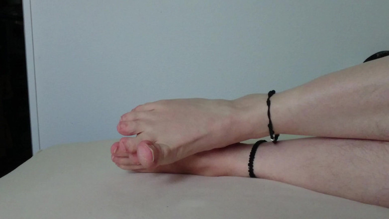 Carmen_Nylonjunge: 침대 위의 못생긴 맨발