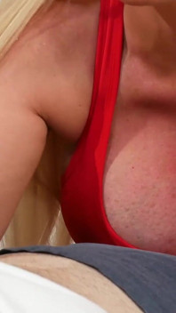Napalona MILF Alura Jennson skacze na wrakujący kutas Keitha Grimm