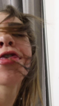 Gih und larissa in Bondage, Ohrfeigen und lutschen mit dicken titten!
