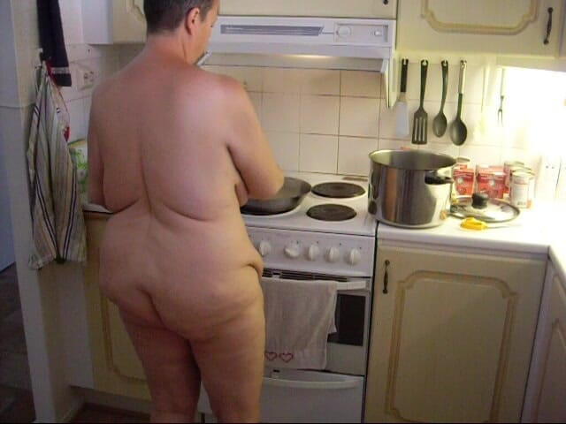 Sex hub couple: Jen Is Cooking Food All Naked