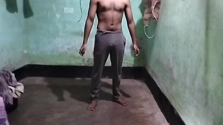 Desi Tits: 直男朋友第一次赶上内衣 twink 男孩