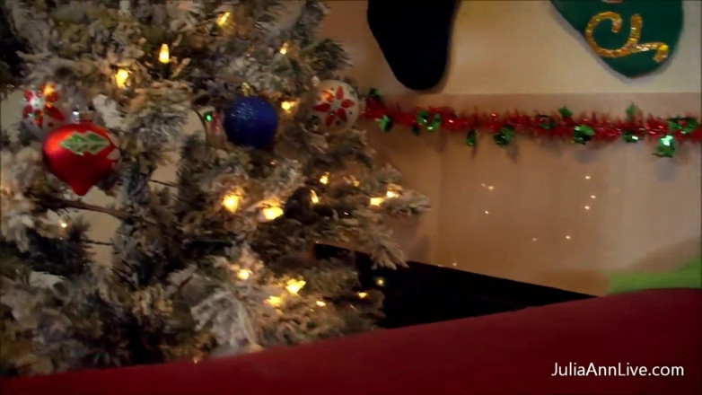 Julia Ann: Julia Ann XXXmas Ho!