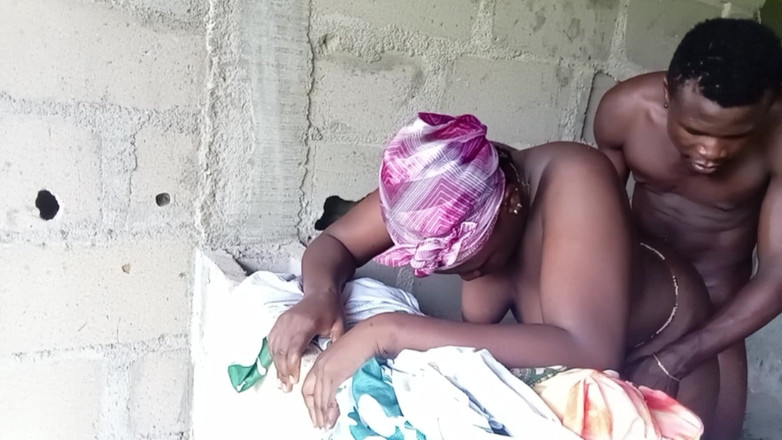 Creamyshuga: 他们从农业休息时，他开始抚摸他的妻子，他们现在正在做快速性爱