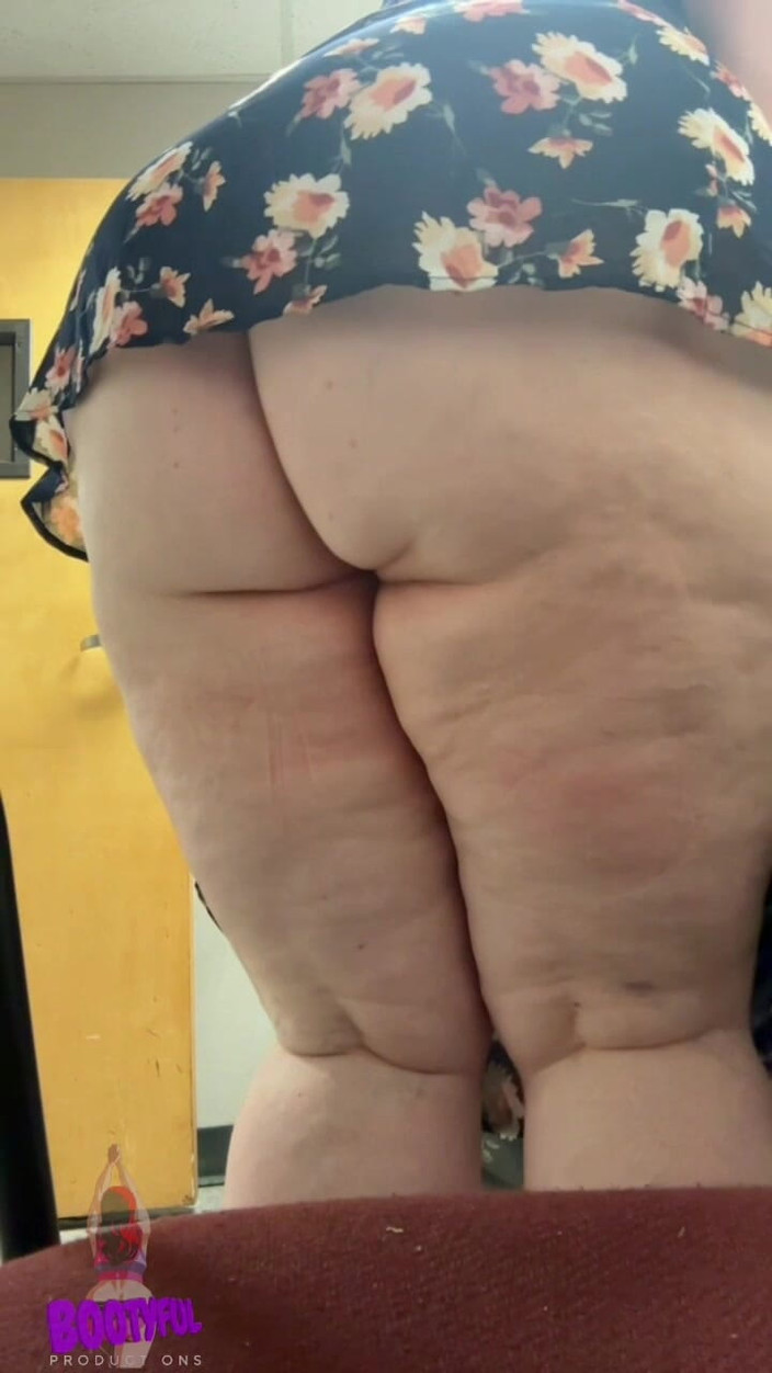 BellaBlast: Пукати добіркою - обмотте губи навколо цієї дупи