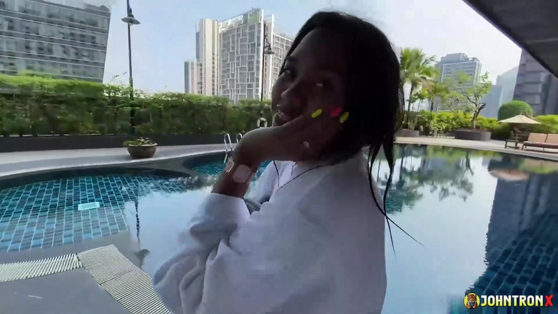 John Tron X: Johntronx - perfektní obrázek thajská amatérská holka je ošukaná v bazénu