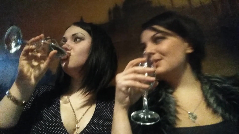 Goddess Misha Goldy: Hablando y fumando prostituta y cigarrillos en el club