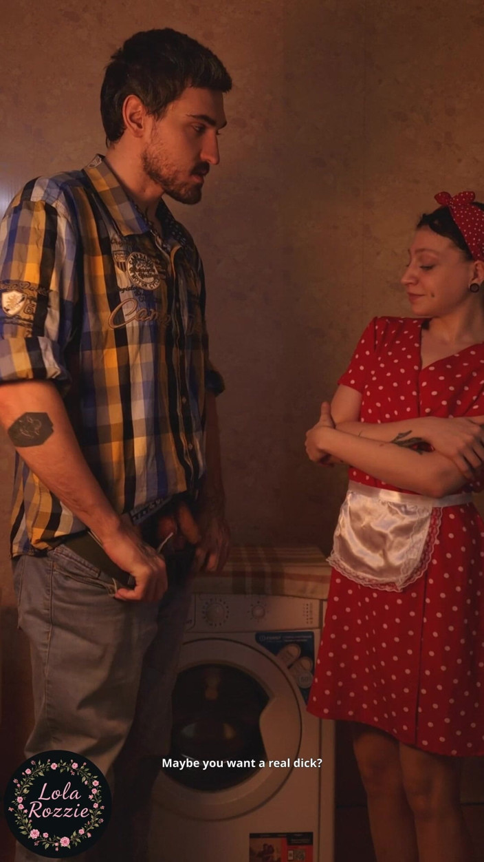 Lola Rozzie: Den praní. Nachytal jsem svoji sousedku, jak si honí v...