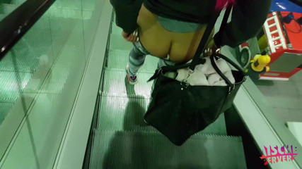 Aische Pervers: Foxy German babe gets her pussy drilled in a mall