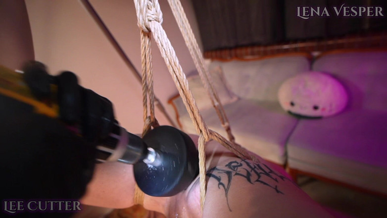 Snake_0rgy: Lena Vesper bağlanıyor, sikiliyor ve yumruklanıyor