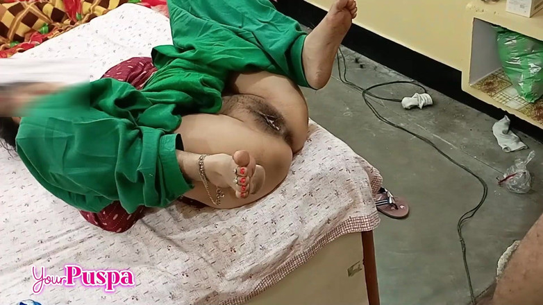 Your Puspa: Šéf přišel do mého domu v noci a otevřel mi...