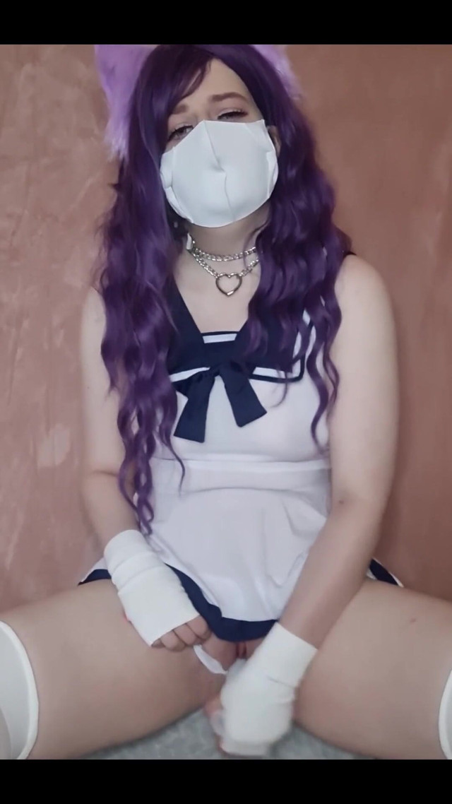 Kitten Enjoys Playing with Her Pearl Dildo (Kyu Misa)
