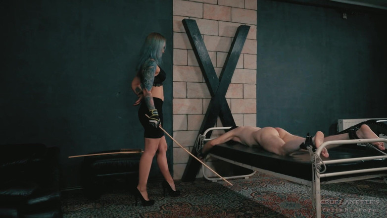 Cruel Anettes fetish world: Hard spanking from Anette